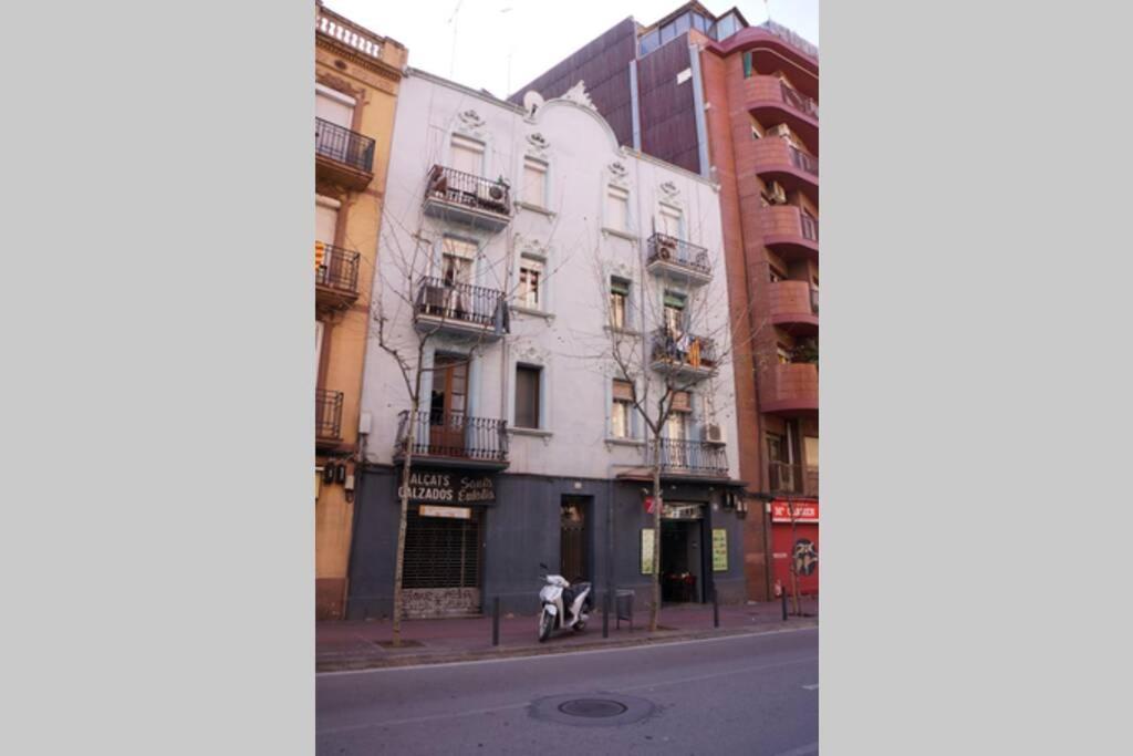 Barcelona Industrial Style Apartment โอสปิตาเล็ต เดอ โยเบรกัต ภายนอก รูปภาพ