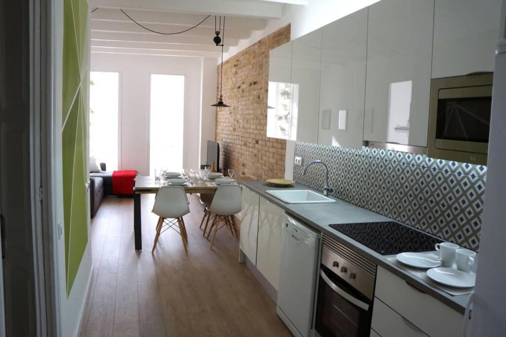 Barcelona Industrial Style Apartment โอสปิตาเล็ต เดอ โยเบรกัต ภายนอก รูปภาพ